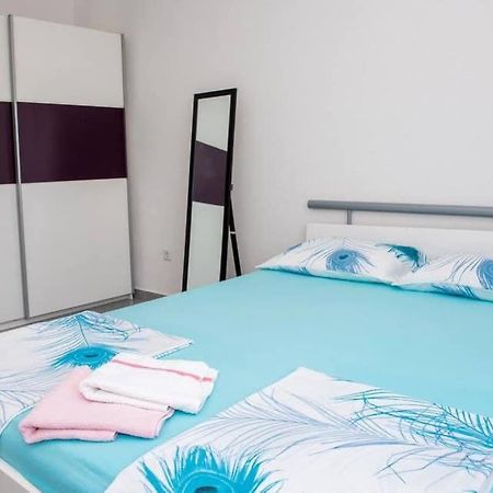 Apartment Vodice - Lovric Bagian luar foto