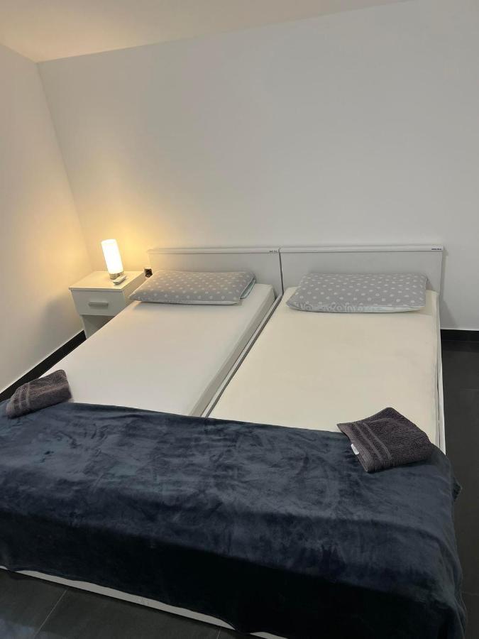 Apartment Vodice - Lovric Bagian luar foto