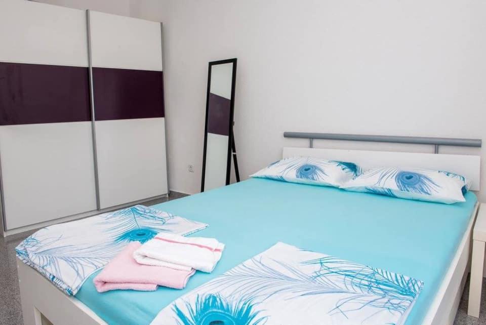 Apartment Vodice - Lovric Bagian luar foto