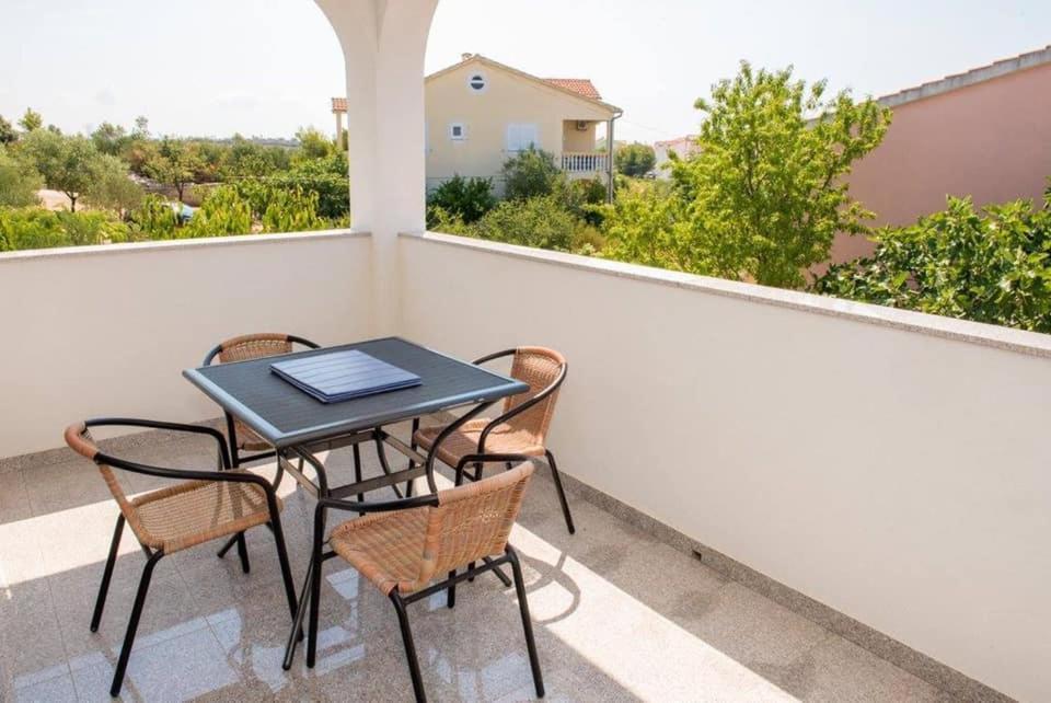 Apartment Vodice - Lovric Bagian luar foto