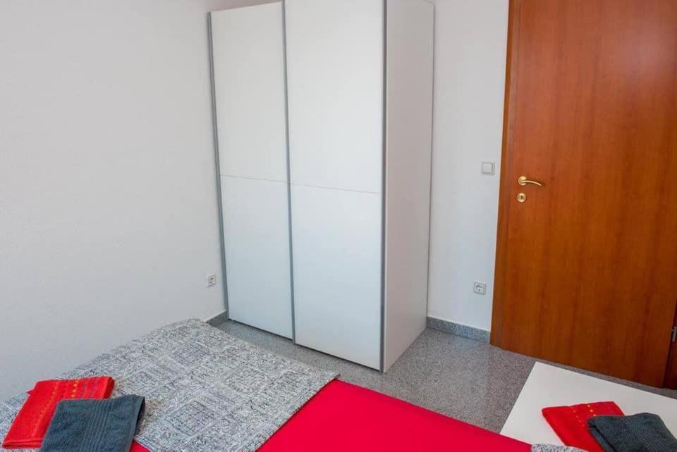 Apartment Vodice - Lovric Bagian luar foto