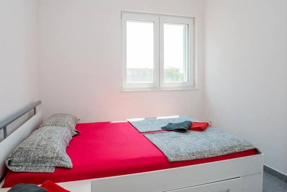 Apartment Vodice - Lovric Bagian luar foto