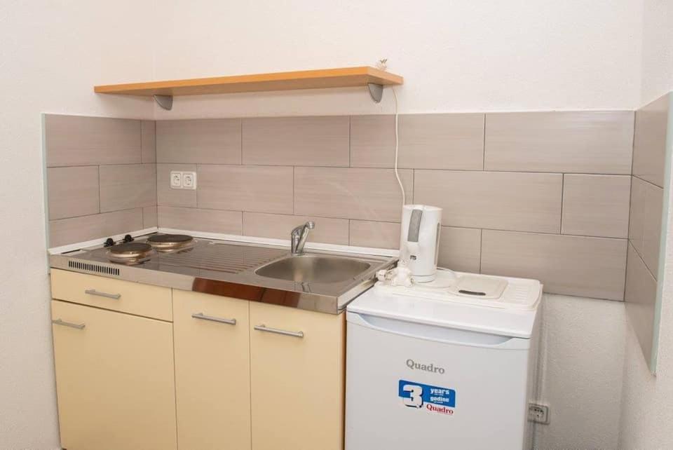 Apartment Vodice - Lovric Bagian luar foto
