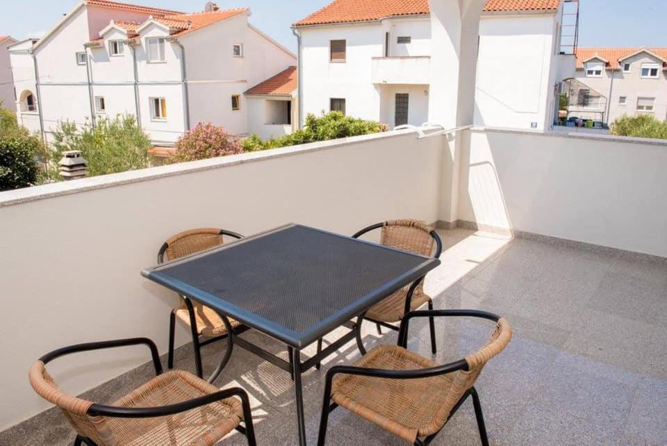 Apartment Vodice - Lovric Bagian luar foto