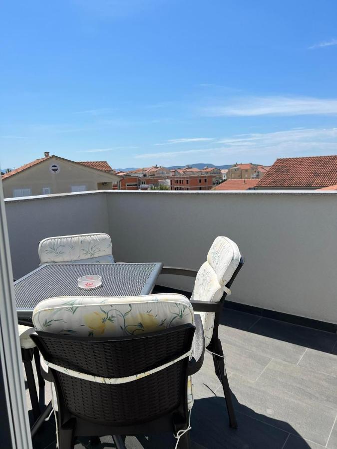 Apartment Vodice - Lovric Bagian luar foto