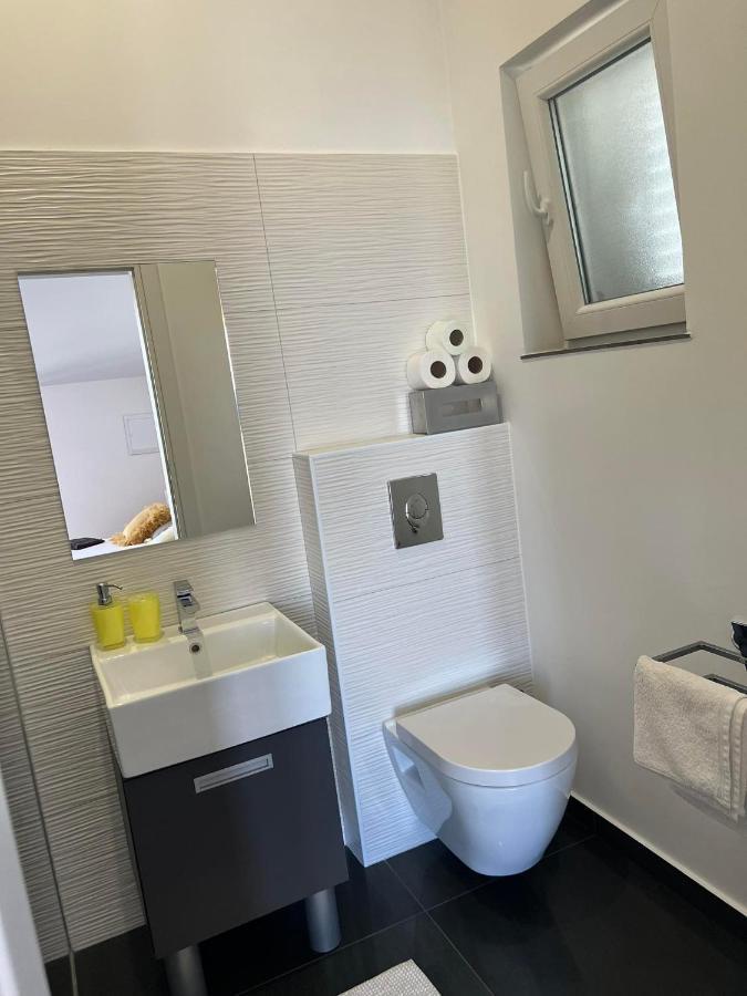 Apartment Vodice - Lovric Bagian luar foto