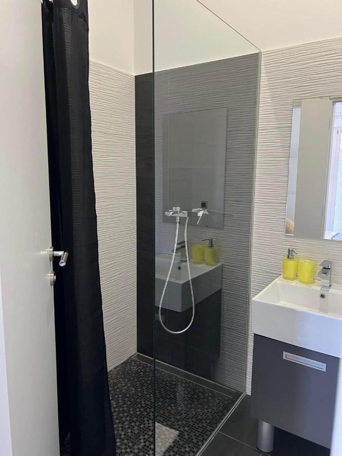 Apartment Vodice - Lovric Bagian luar foto